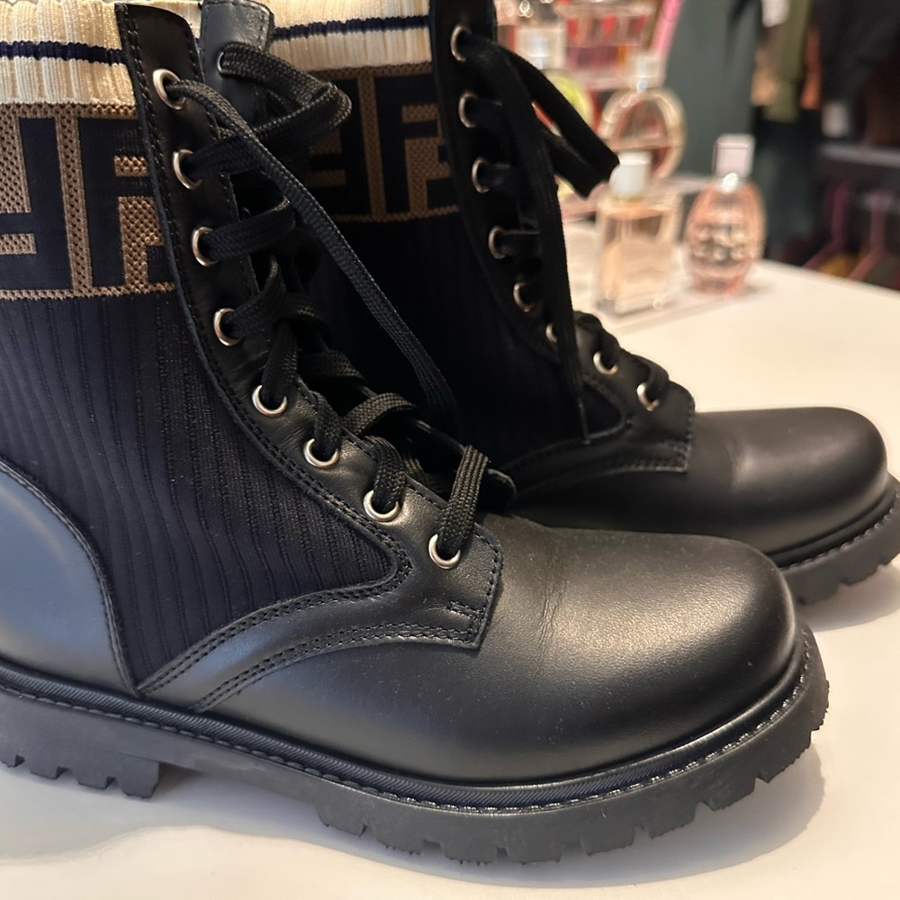 fendi boots size 36.